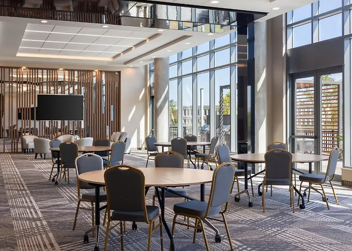 Staybridge Suites Montreal Airport - St-Laurent By Ihg